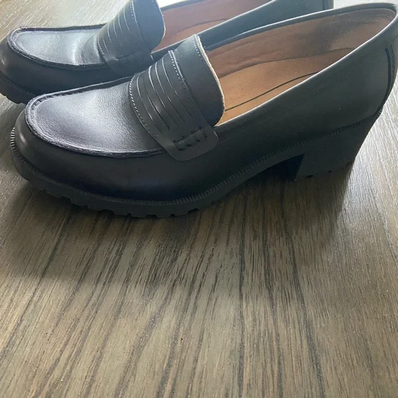 Eastland Women's Black Loafers - Picture 2 of 5
